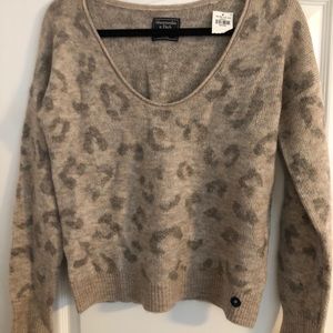 Abercrombie Sweater Leopard Size Medium